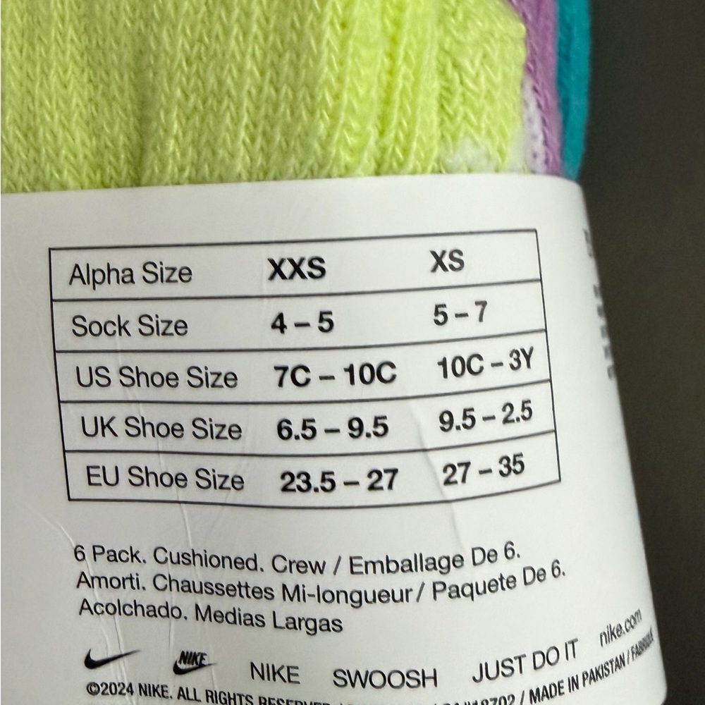 BNWT NIKE UNISEX YOUTH (6) PACK CREW SOCKS MULTICOLOR US SHOE SIZE 10C to 3Y - Picture 6 of 12